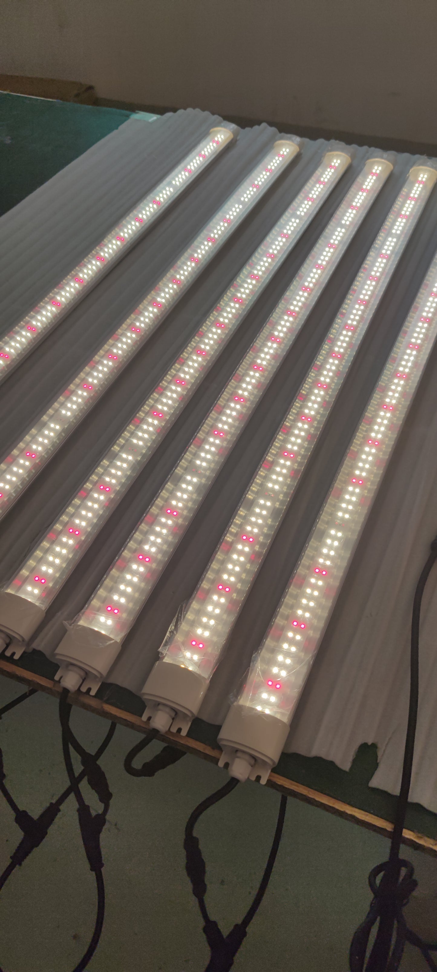 60W LED Grow Tube Light For Vertical Farming Leaf Greens/ Strawberry Growing