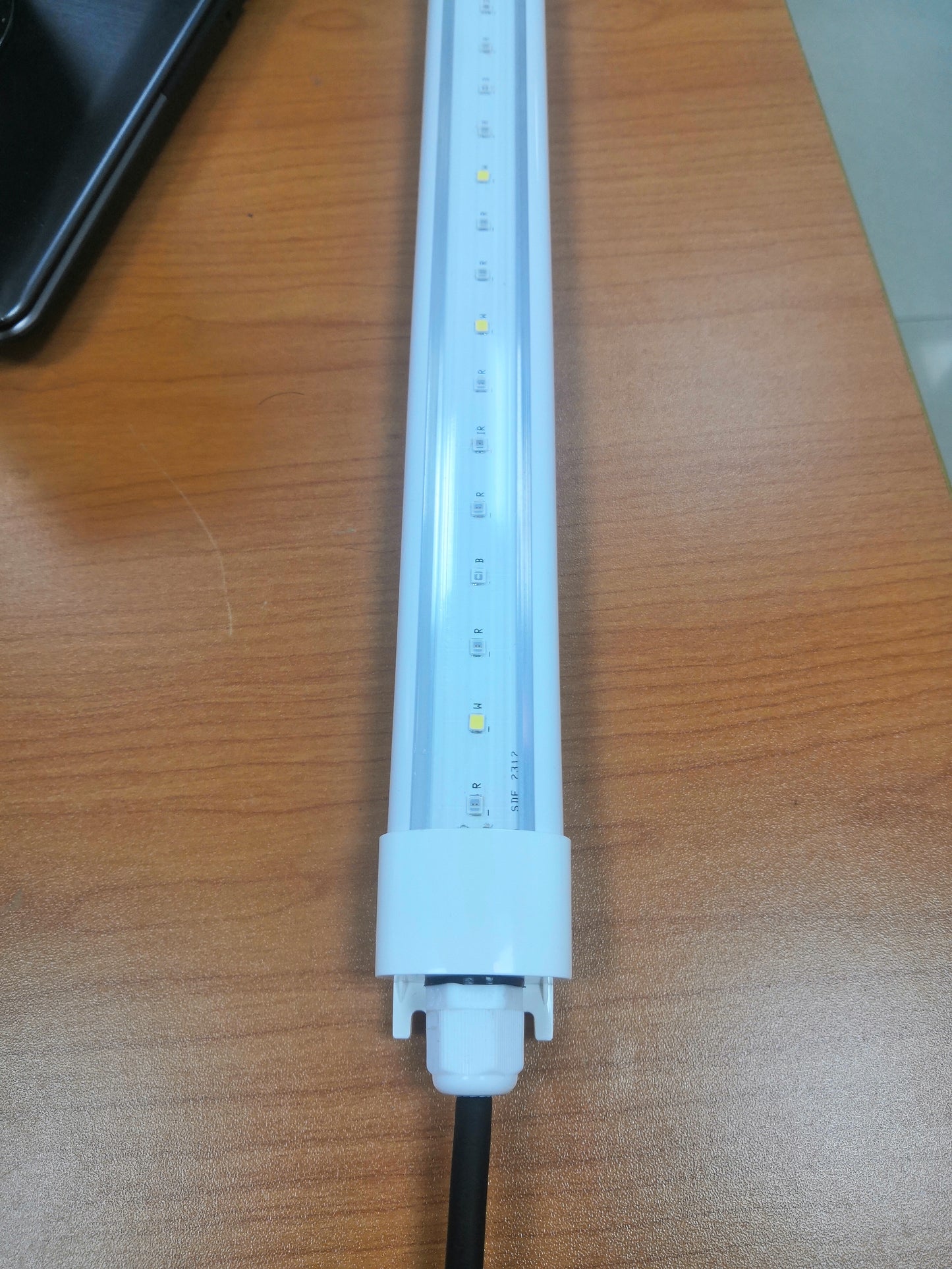 40W-60W LED Grow Tube Light For Vertical Farming Leaf Greens/Strawberry Growing